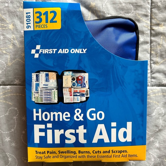 FIRST AID ONLY Home & Go First Aid Kit 312 pieces - Picture 2 of 11